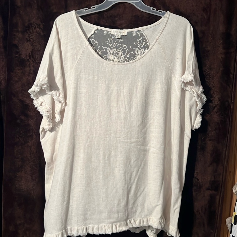 Umgee USA cream color linen with lace